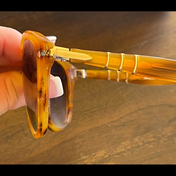 Person women’s sunglasses main image 4